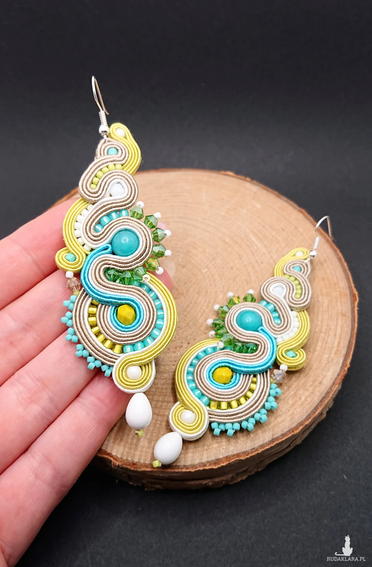 BEŻOWO-KOLOROWE KOLCZYKI SUTASZ Z JADEITAMI